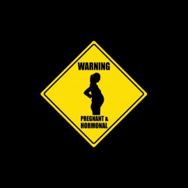 camiseta Warning Pregnant & Hormonal road sign negro