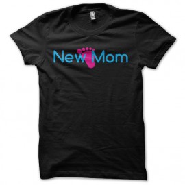 camiseta New Mom baby footprint negro