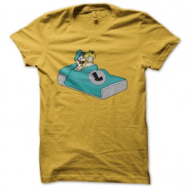 tee shirt luigi au lit avec peach